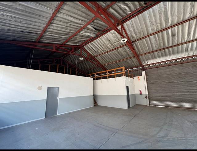 400M² WAREHOUSE TO LET IN WYNBERG